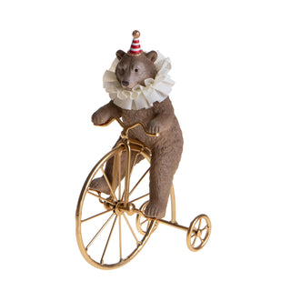 Orso circense su triciclo